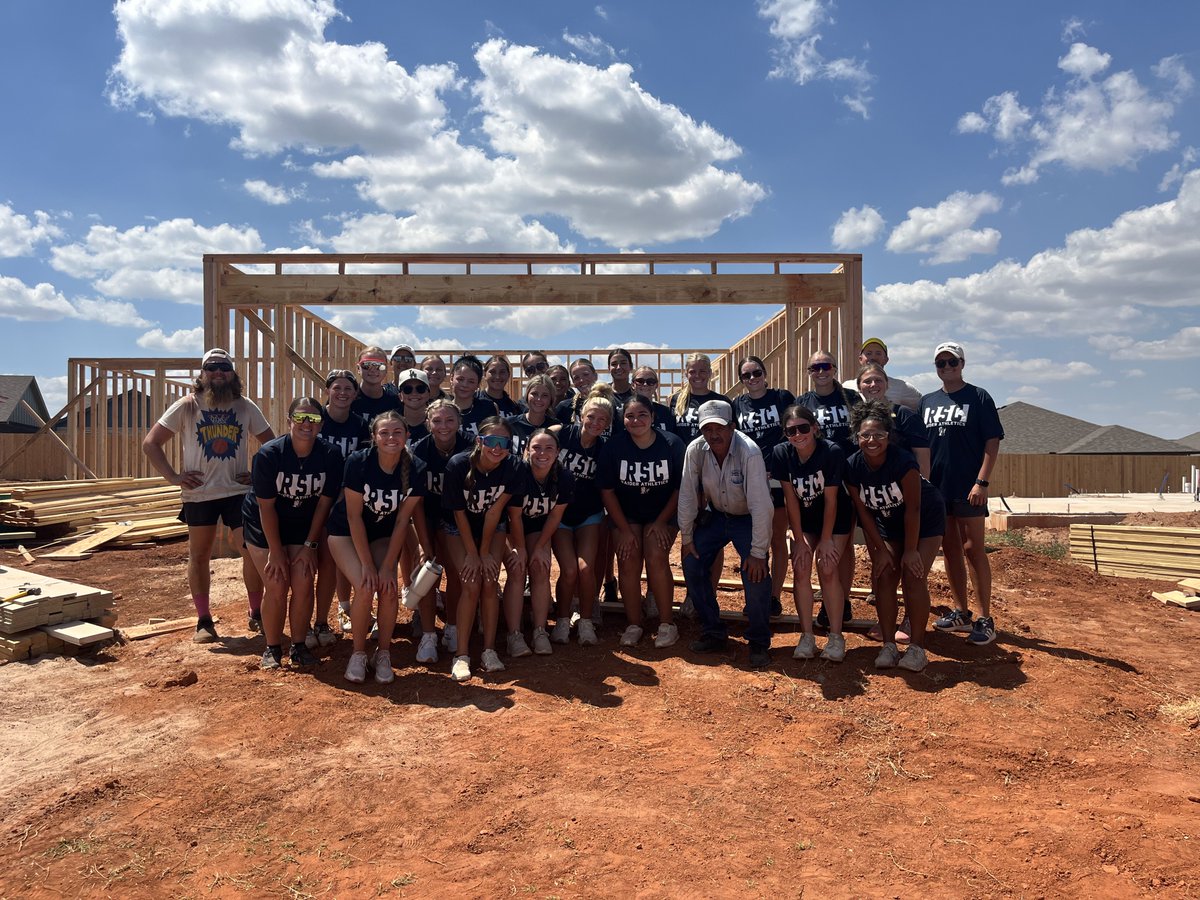 𝑹𝒂𝒊𝒅𝒆𝒓𝒔 𝒊𝒏 𝒕𝒉𝒆 𝑪𝒐𝒎𝒎𝒖𝒏𝒊𝒕𝒚

<a href="/RSC_Softball/">RSC Softball</a> volunteered with Habitat for Humanity to help frame someone’s future home. 

#iamaRAIDER | #RaidersintheCommunity
