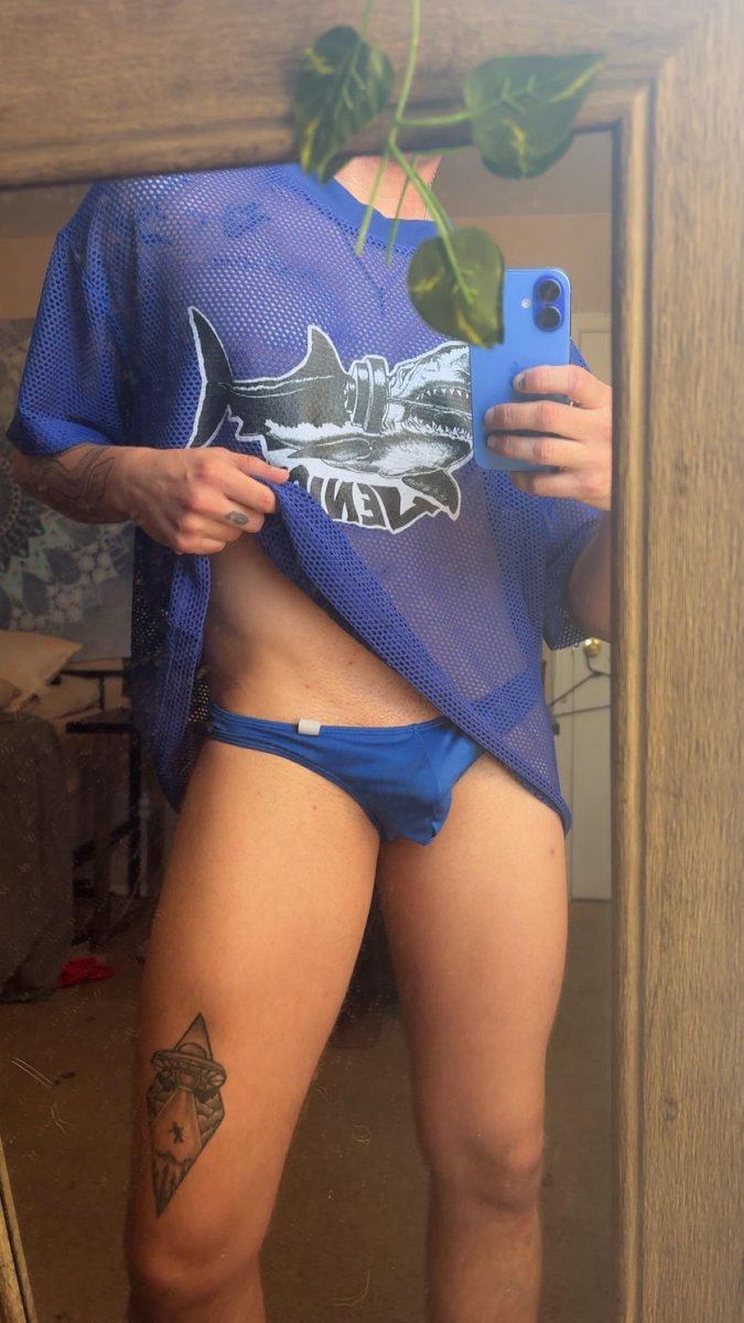 Taylorthehimbo's tweet photo. All jokes aside I’m looking for a dom daddy type to dress me in slutty clothes , bleach my hair and form my body to his liking, parade me around at the gym and at bars in whatever clothes he sees fit and make me his personal himbo, hmu if this is you 😅🤪🦾 https://t.co/Fenxiqbtht
