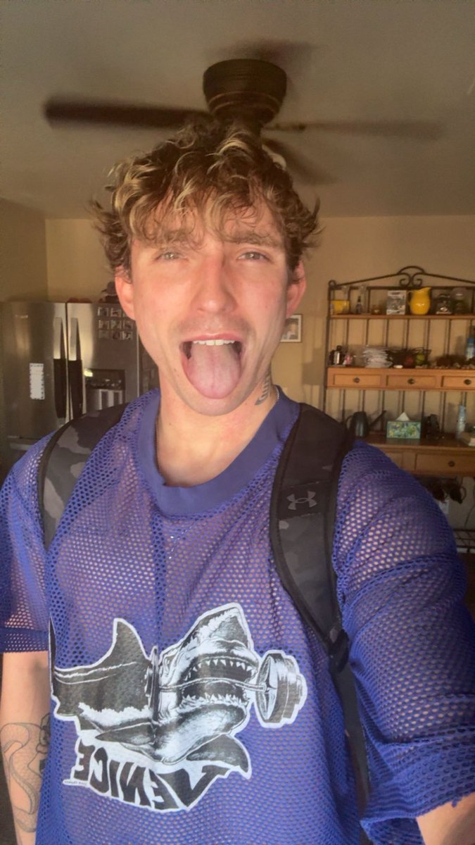 Taylorthehimbo's tweet photo. All jokes aside I’m looking for a dom daddy type to dress me in slutty clothes , bleach my hair and form my body to his liking, parade me around at the gym and at bars in whatever clothes he sees fit and make me his personal himbo, hmu if this is you 😅🤪🦾 https://t.co/Fenxiqbtht