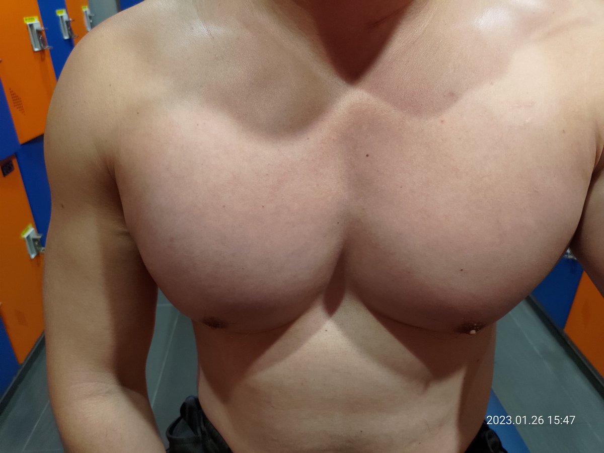 今天要去健身房解約了
練了大概5年多吧
原因大概就是自己覺得年紀也大了，一些重量開始力不從心
小孩今年也要升小三
也需要更多時間陪
對性的慾望也是越來越低
實在想不到繼續運動的動力
身材大概沒一個禮拜就胖了吧，哈哈
這裡就當做我的一個回憶吧