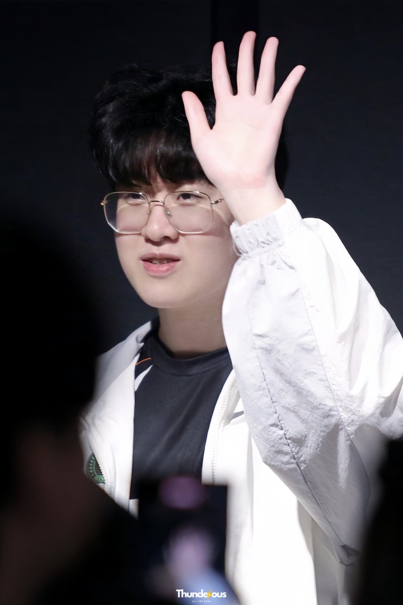 250829 LCK HLE vs NS 승리팬미    

어 안녕 👋

#Zeus #제우스 #최우제 #HLEWIN