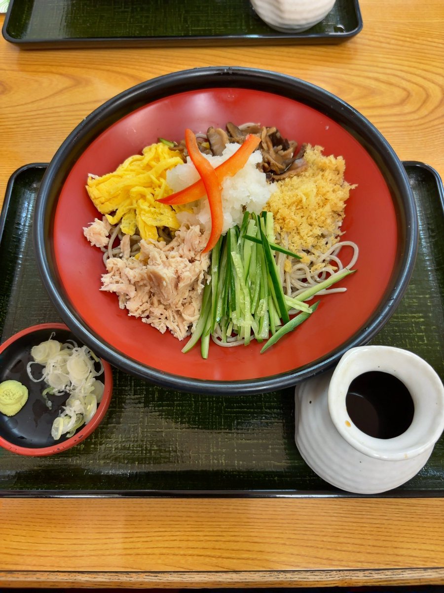 冷やし花蕎麦を頂く