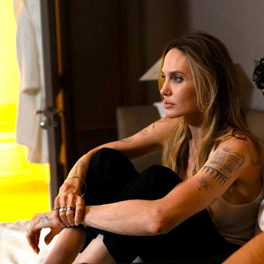 Angelina Jolie Voight tweet media
