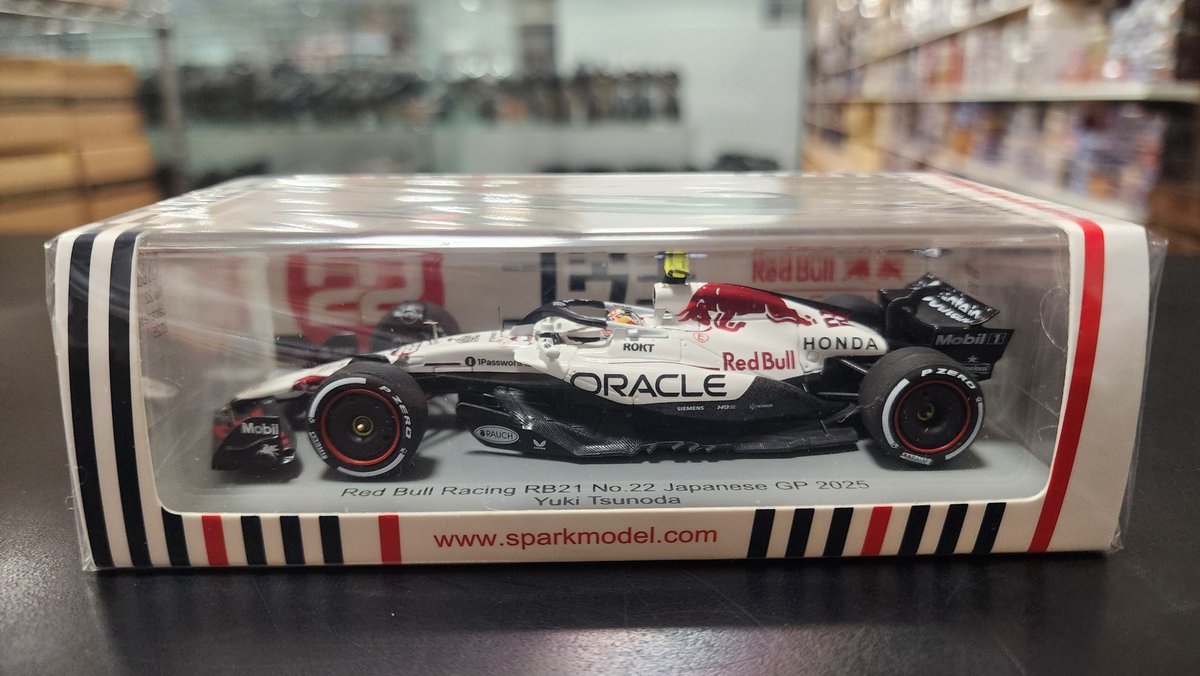 スパーク 1/43 レッドブル RB21 日本GP フェルスタッペン 角田裕毅