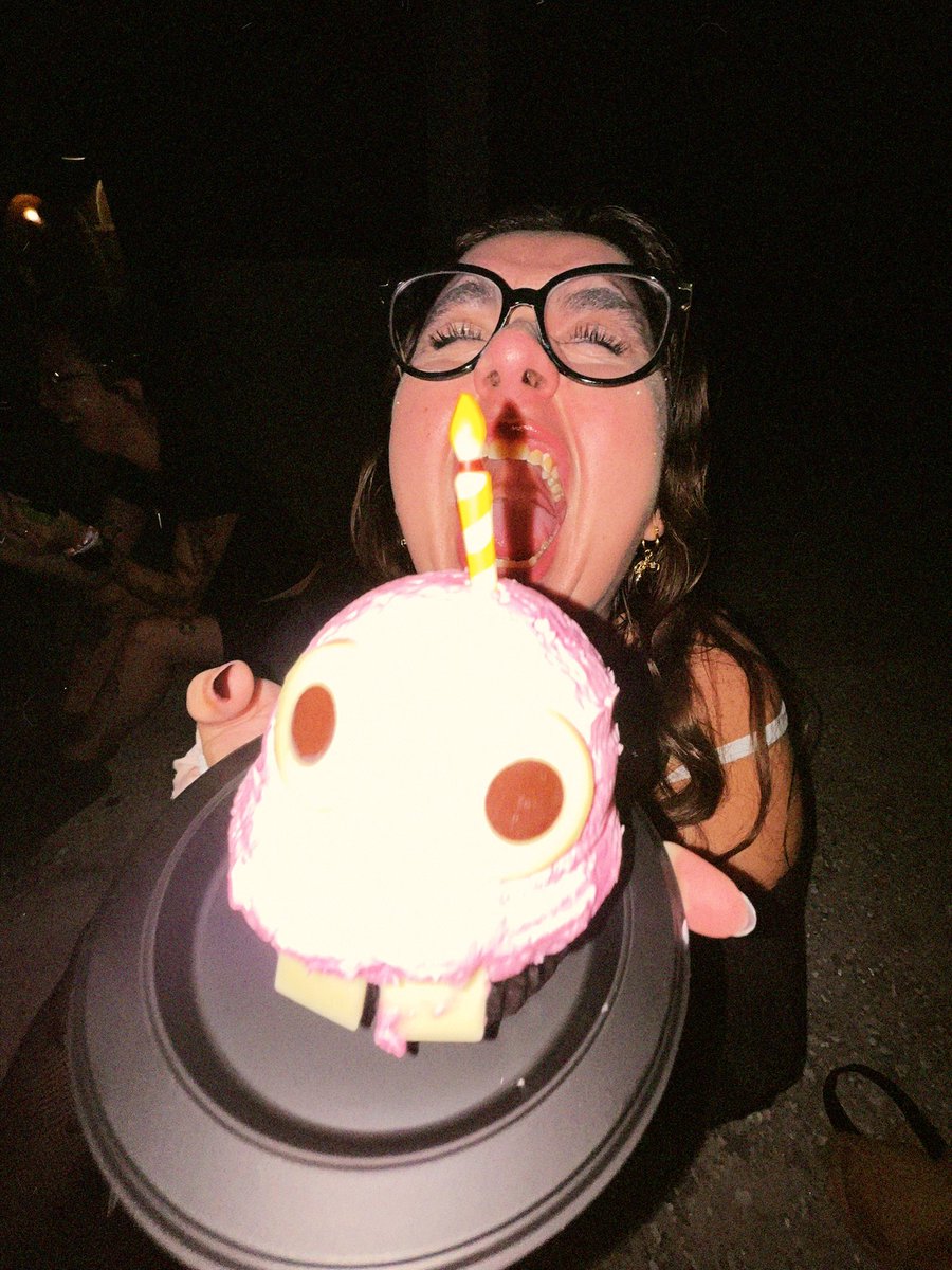 katytxylor's tweet image. my sister dropped the frosting. #fnaf #frosting (it was her cupcake)