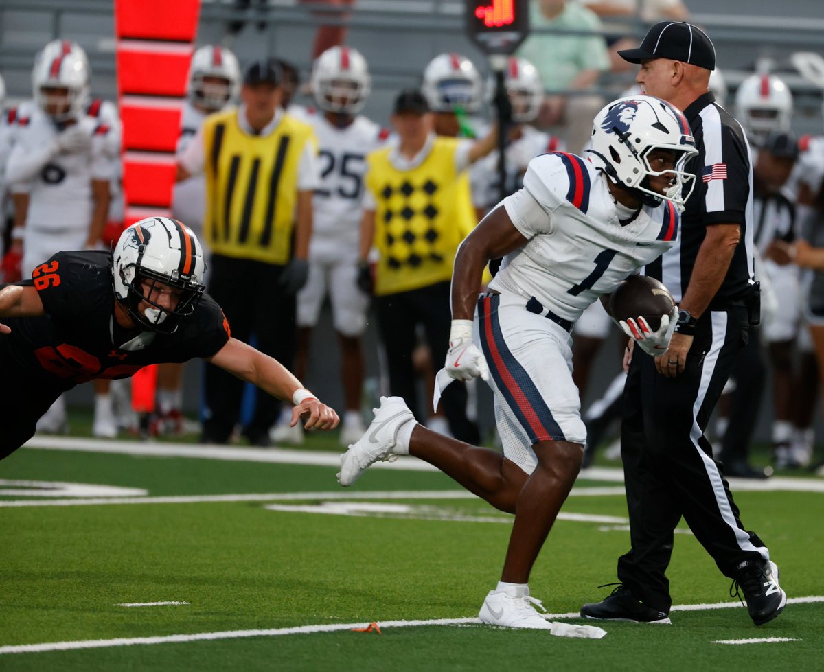 From Pat Wheeler -- Richland football explodes in the second half to pull away from Haltom in the 65th edition of the Battle of Fossil Creek. #TXHSFB 

Richland RB Jayshon Gibson with 4 TDs. FULL STORY: star-telegram.com/sports/dfwvars…