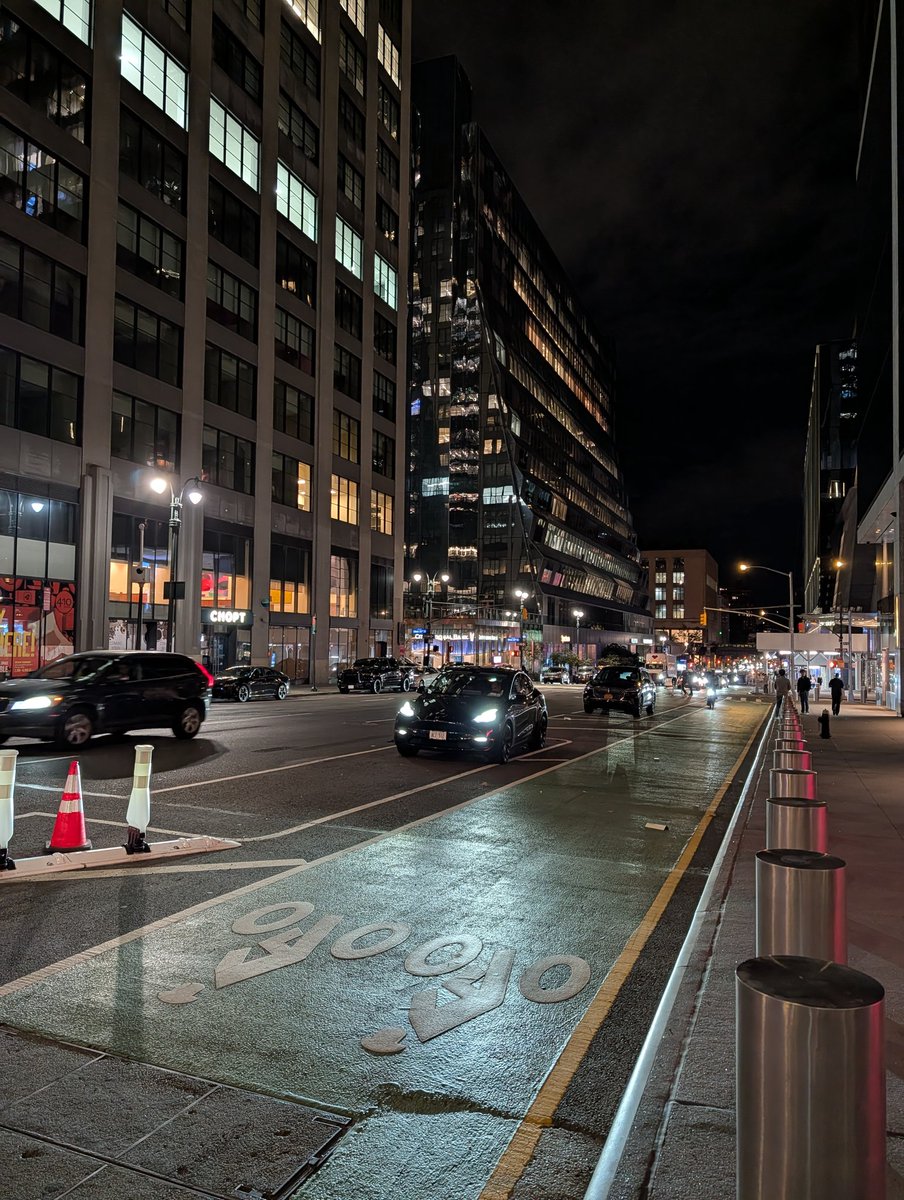 New York in LOW LIGHT.

Shot on Pixel.