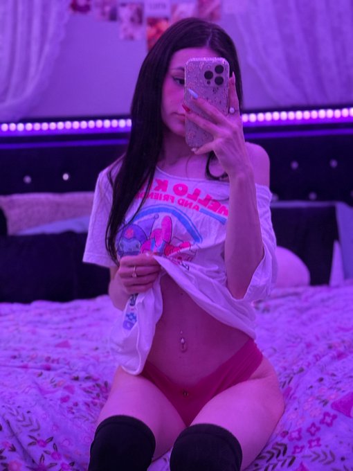 Watch Baby Kat 💕's leaked NSFW photo on TwXstars
