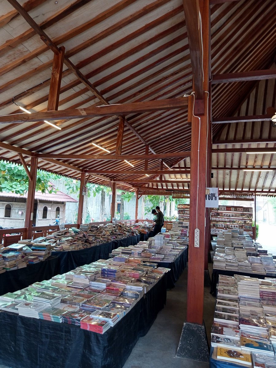 Yang di luar kota dan mau order buku silahkan gabung grup. 
Gabung grup ya 
chat.whatsapp.com/Im4Qsy5uaRXEhZ…