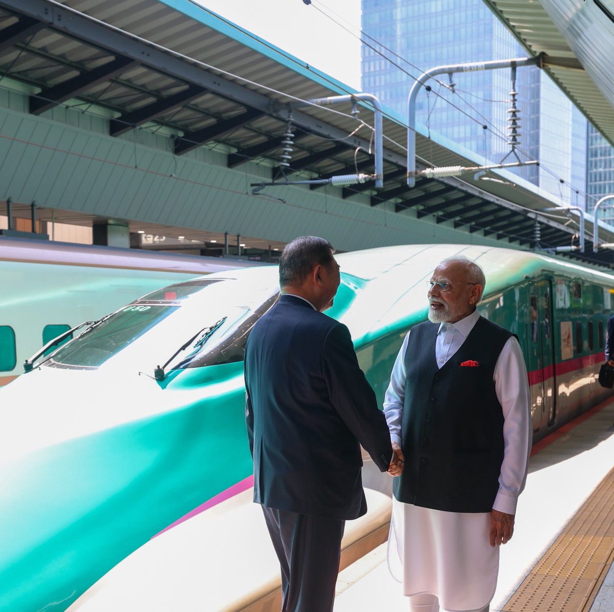 narendramodi's tweet image. Reached Sendai. Travelled with PM Ishiba to this city on the Shinkansen.

@shigeruishiba
