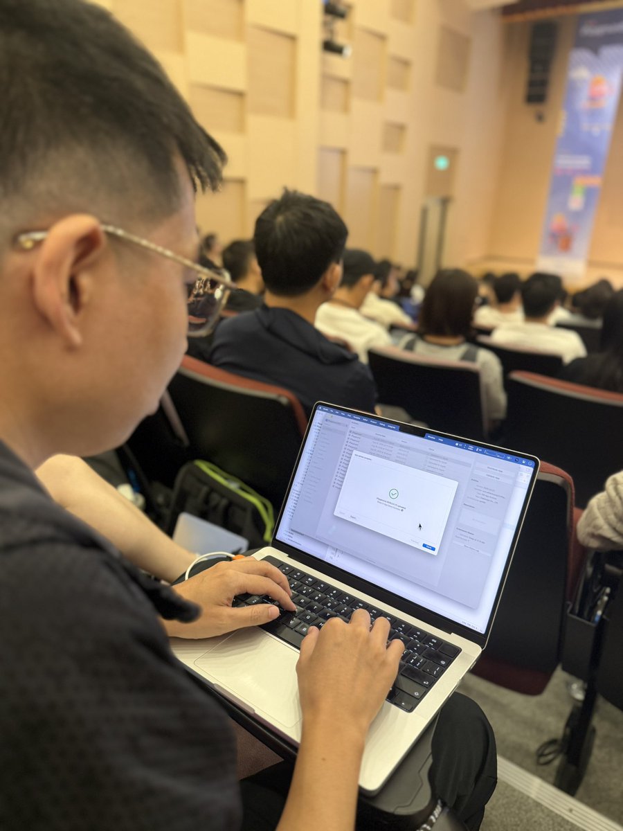 一邊聽還在一邊改版發 TestFlight
#iplayground 

v2025.2.0
- 新增議程小工具，快速查看即將到來的議程
- 即時翻譯功能體驗改善，自動捲動功能、自動偵測系統語言設定、支援 RTL 語言顯示
- 改善啟動時的載入速度

TestFlight Public Beta
testflight.apple.com/join/gH5gENXq