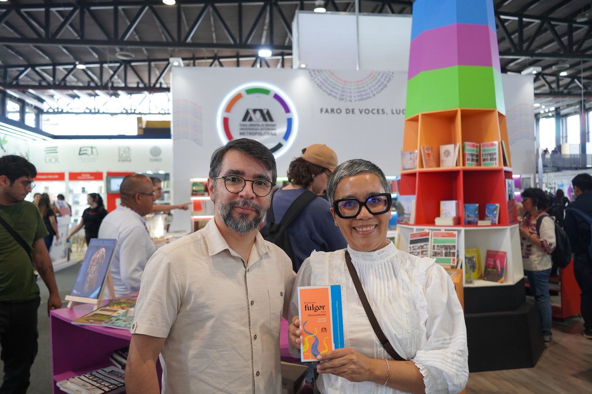 lauammx's tweet image. En la FILUNI fue presentada la obra El cautivante fulgor de los libros ardiendo. Doce episodios para una historia de la quema de libros en México, de Sebastián Rivera Mir

#SoyUAM #LibrosUAM #Libros #Cultura #FILUNI 
@LibrosUAM @CulturaUAMmx @UNAM_MX