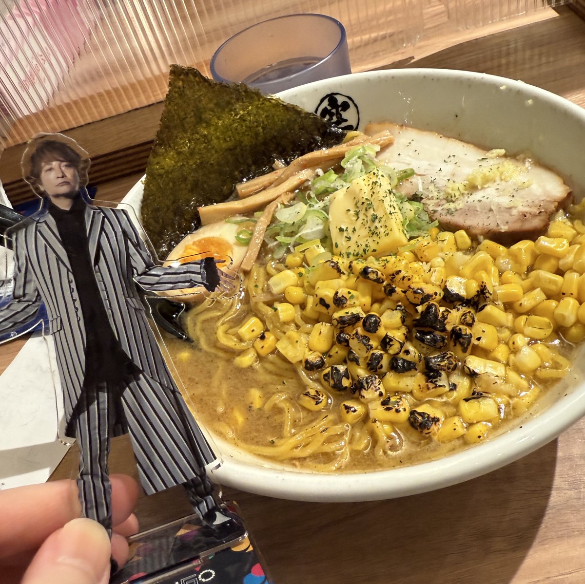 新千歳空港到着して
とうもろこしラーメン🍜
美味しいお腹いっぱいです😆
今回は忘れずに慎吾くんお人形さん💚
足のとこ持ちがち🤭
#NAKAMAtoMEETING_vol4
#新しい地図