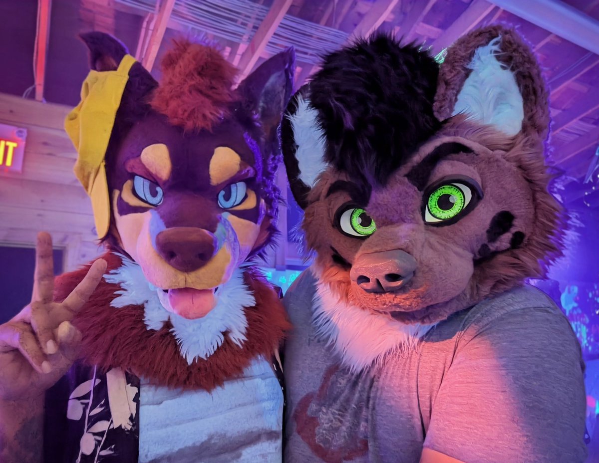 Ludwig Ceridwen 🔞 (@bigcat_energy) on Twitter photo I friggen love my friends so heckin much 😭 PCD hitting hard for the first time in a long time, having a great cry right now 😭❤️❤️❤️ I friggen love my friends so heckin much 😭 PCD hitting hard for the first time in a long time, having a great cry right now 😭❤️❤️❤️