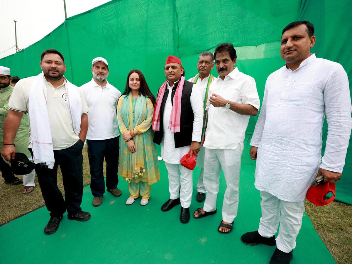 Congress (@incindia) on Twitter photo जन अधिकारों की रक्षा के लिए जारी 'वोटर अधिकार यात्रा' ने क्रांति ला दी है।
आज समाजवादी पार्टी के अध्यक्ष श्री <a href="/yadavakhilesh/">Akhilesh Yadav</a> 'वोटर अधिकार यात्रा' में शामिल हुए और 'वोट चोरी' के खिलाफ आवाज बुलंद की।
जय लोकतंत्र ✊🏼 जन अधिकारों की रक्षा के लिए जारी 'वोटर अधिकार यात्रा' ने क्रांति ला दी है।
आज समाजवादी पार्टी के अध्यक्ष श्री <a href="/yadavakhilesh/">Akhilesh Yadav</a> 'वोटर अधिकार यात्रा' में शामिल हुए और 'वोट चोरी' के खिलाफ आवाज बुलंद की।
जय लोकतंत्र ✊🏼