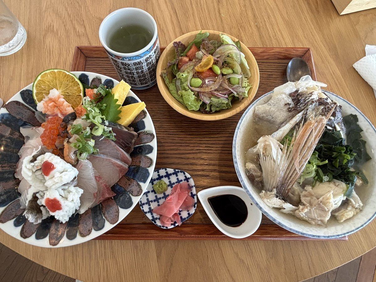 ちょっと歩いたところにあったレストラン
美味しかった、スープがデカくてびっくりしたけど