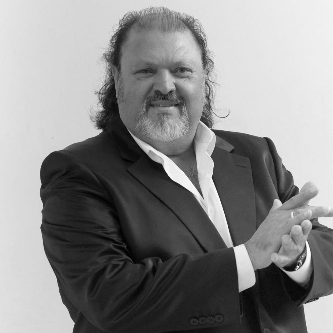 ¿Algo que tengan en común Alejandro Sanz y Antonio Orozco? Por ejemplo, el maravilloso mundo conceptual de cada uno de ellos tiene el elemento fundamental de haber existido previamente el mundo conceptual de Parrita