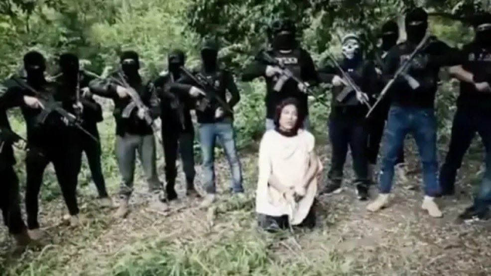 BravoLucy's tweet photo. Por el asesinato de la maestra Irma Hernández ni un solo mensaje. Para un sujeto que encabezó un intento de golpe de Estado en otro país hace un llamado hasta la ONU. https://t.co/7P8kWg3S2j