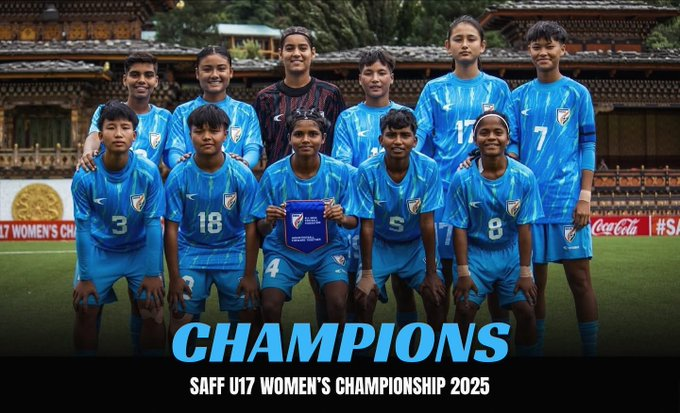 Ranjen123's tweet photo. The roar of victory echoes loud.
India’s Blue Tigresses create history – Champions of the SAFF U17 Women’s Championship 2025 🇮🇳
#IndianFootball #Champion #GirlsPower #BlueTigresses #SAFFU17 #FootballForFuture #TeamIndia #PrideOfIndia #GirlsInSports #RoadToGlory @manipurfootball https://t.co/EHhU2K8x4h