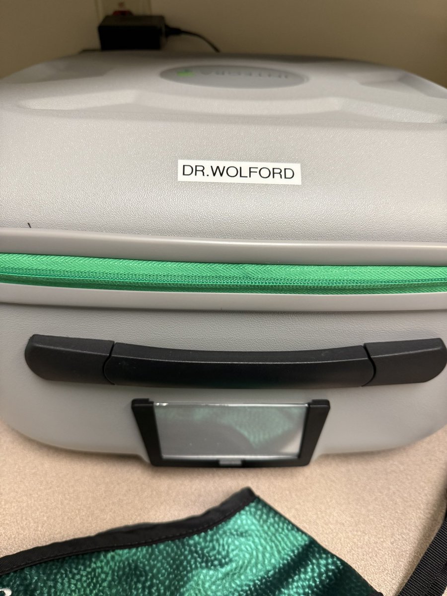 Nothing makes me feel more like a legit surgeon than my very own head lamp…it only took 5 years, but considering I do mostly robotic surgery… I’ll take it 😍. #ilooklikeasurgeon #femalesurgeon