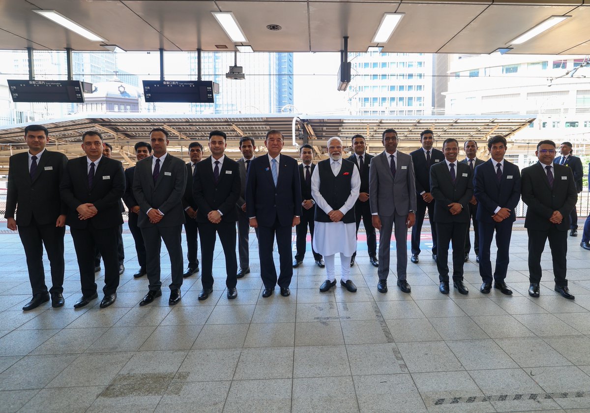mygovindia's tweet image. Friendship on fast tracks 🚄✨

PM @narendramodi travelled with PM Ishiba to Sendai on the iconic Shinkansen 🇮🇳🤝🇯🇵

#PMModiInJapan