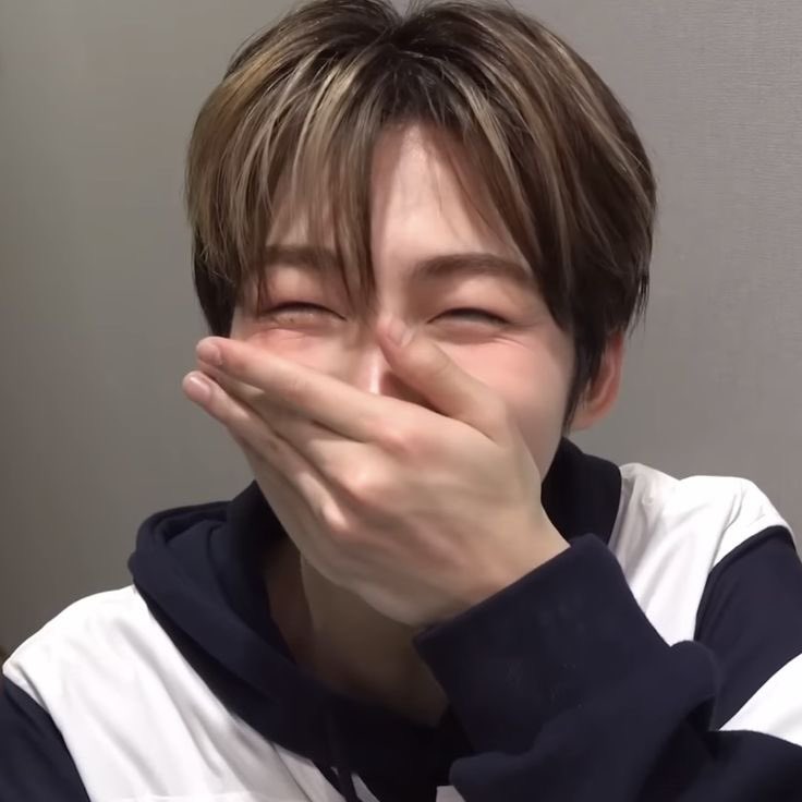 close 아리 tweet media