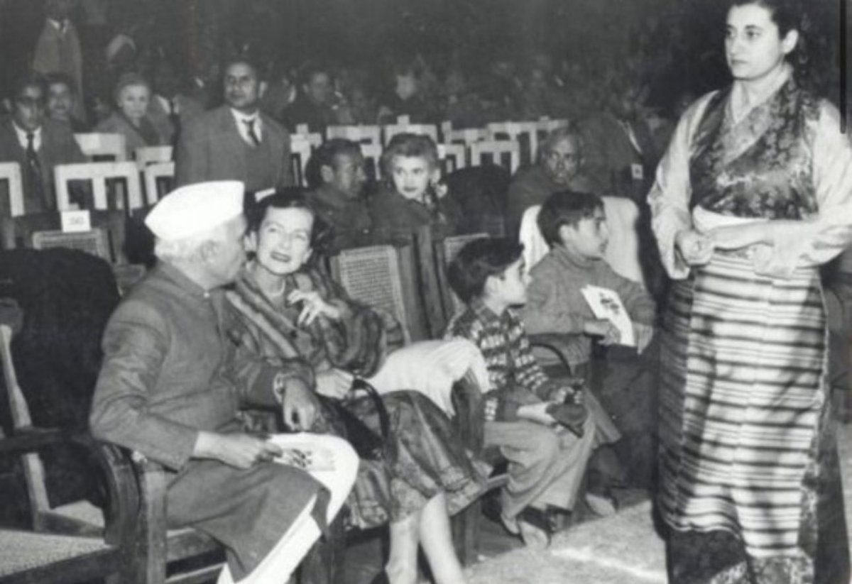 कांग्रेस नेता संजय गांधी की मौत के पीछे का असली रहस्य क्या है?
आज से 44 साल पहले की बात है, दिन था 23 जून 1980 का और सुबह का वक्त था। प्रधानमंत्री इंदिरा गांधी के घर से एक गाड़ी बाहर निकली...

हरे रंग की मेटाडोर गाड़ी जिसे उनके छोटे बेटे संजय गांधी चला रहे थे। संजय गांधी उस समय