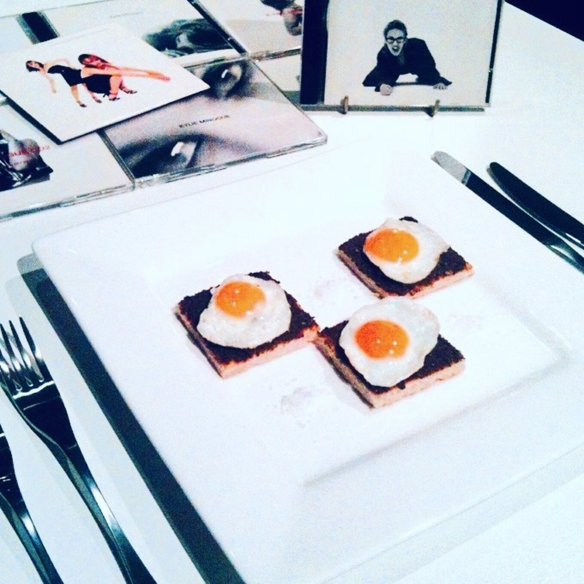 3️⃣1️⃣ #ConfideInMe #KylieMinogue 🎈