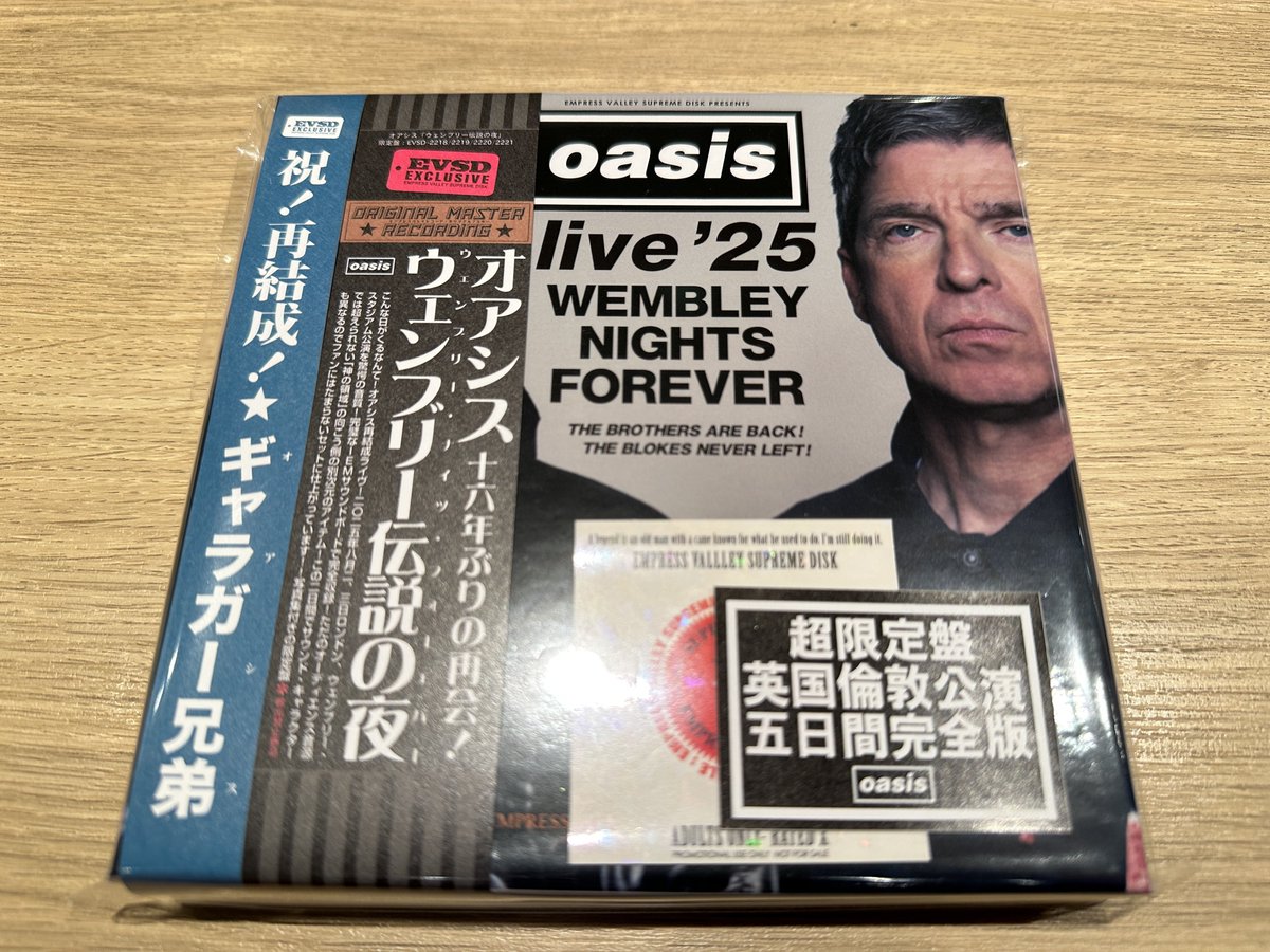 速報】今日BFに例のoasisのウェンブリーのボックスタイトルが入荷した