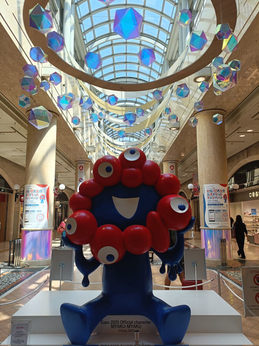 今日は大阪梅田に来て買い物。 秋の海外旅行はビシュケク(キルギス)に行く想定でとりあえず120米ドルを調達💱