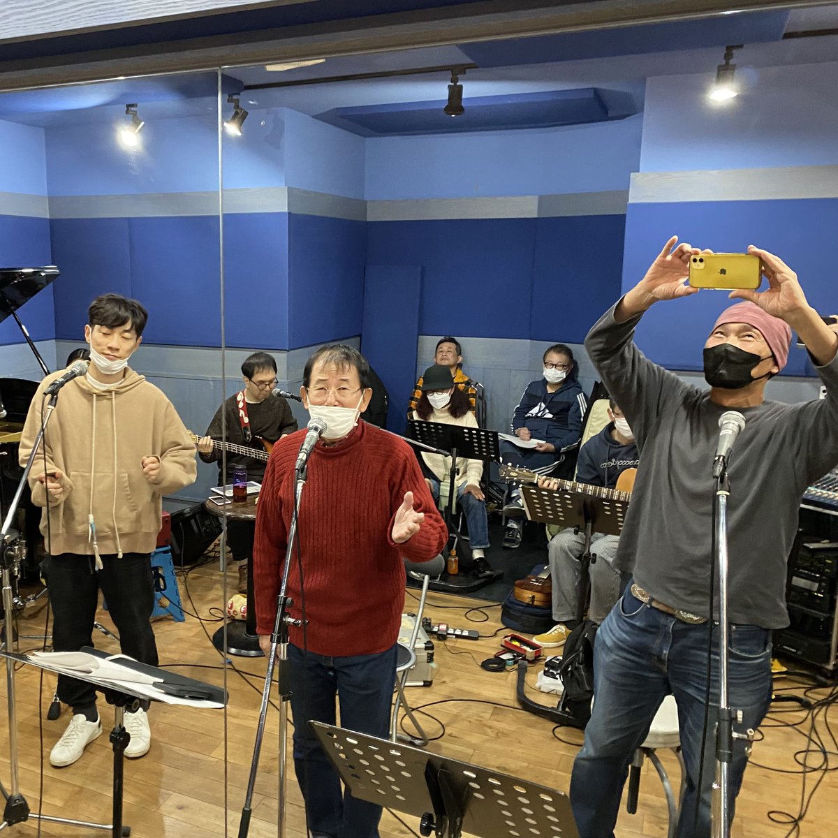 杉田あきひろ (@akihirosugita) on Twitter photo 画像は初代、9代目、11代目が揃ったあのコンサートのリハーサル風景です😁
お申込みは🔽
teket.jp/14304/51068
あらかじめ teket の会員登録をしておくとスムーズです🔽
teket.jp/signup
お問い合わせ先🔽
💌 dream.sep913@gmail.com
📞 0263868812
みなさん、松本でお待ちしてます! 画像は初代、9代目、11代目が揃ったあのコンサートのリハーサル風景です😁
お申込みは🔽
teket.jp/14304/51068
あらかじめ teket の会員登録をしておくとスムーズです🔽
teket.jp/signup
お問い合わせ先🔽
💌 dream.sep913@gmail.com
📞 0263868812
みなさん、松本でお待ちしてます!