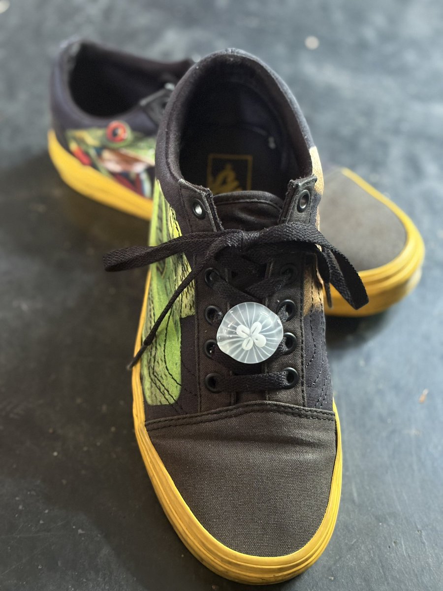 クツくらげ👟🪼

靴アクセサリー👟

靴紐にくらげを通して
足元にガラスのミズクラゲ🪼

glass accessory押野

blog更新しましたー
yuccoos.wixsite.com/oshino/blog-1

#くらげ #クラゲ #ミズクラゲ #ボロシリケイト #ガラス #アクセサリー #靴  #靴紐