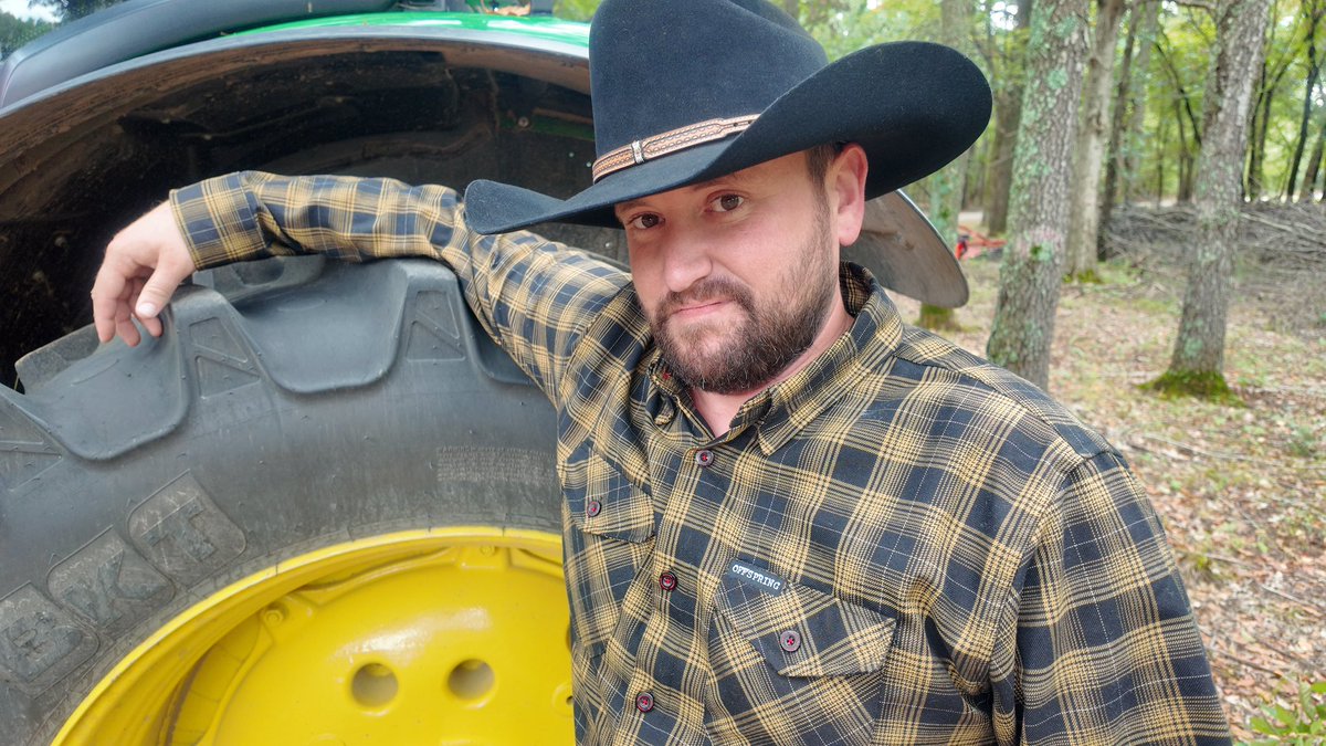 CowboyTravis91's tweet photo. Day’s work never really feels like work when I’ve got you on my mind. Tractor’s ready, heart’s ready too… just need you ridin shotgun darlin 🤠

#CountryBoy #CowboyCharm #RuggedRomance https://t.co/F5sY4Urnde