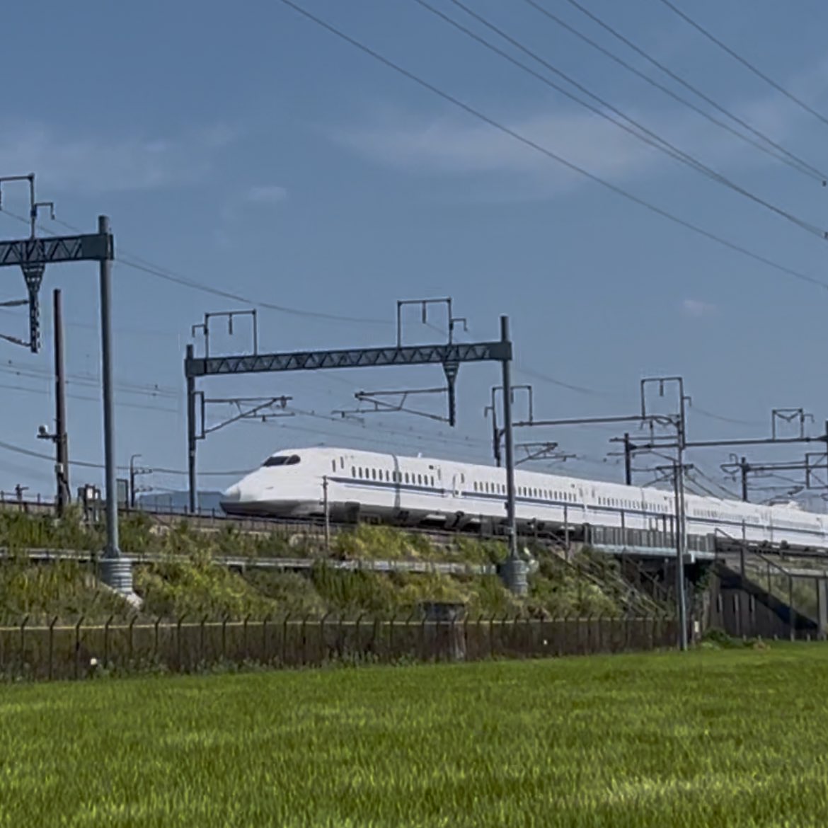 miyamiyadayo62's tweet image. 今日のドクターイエロー💛

三河安城駅手前
13時23分通過
名古屋、大阪方面へ快走していきました👍

T5編成下り検測

ついでにN700Aも😆

#ドクターイエロー  #T5