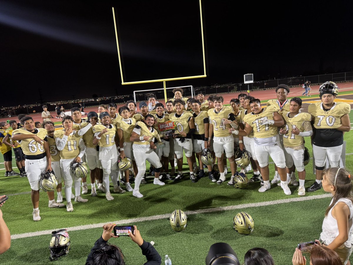 RubyLucero23's tweet photo. Austin HS keeps THE CLAW at home for the 8th year in a row! ππ₯ Congratulations Panthers! π€πΎπ Job got done β
@maribelruiz2015 @mpazepzona @MartyTeran915 @bpallare @SamuelMari67458 #RivalryGame #BattleOfTheClaw #PanthersLevelUp #ItStartsWithUs https://t.co/pMsk6f73Pv