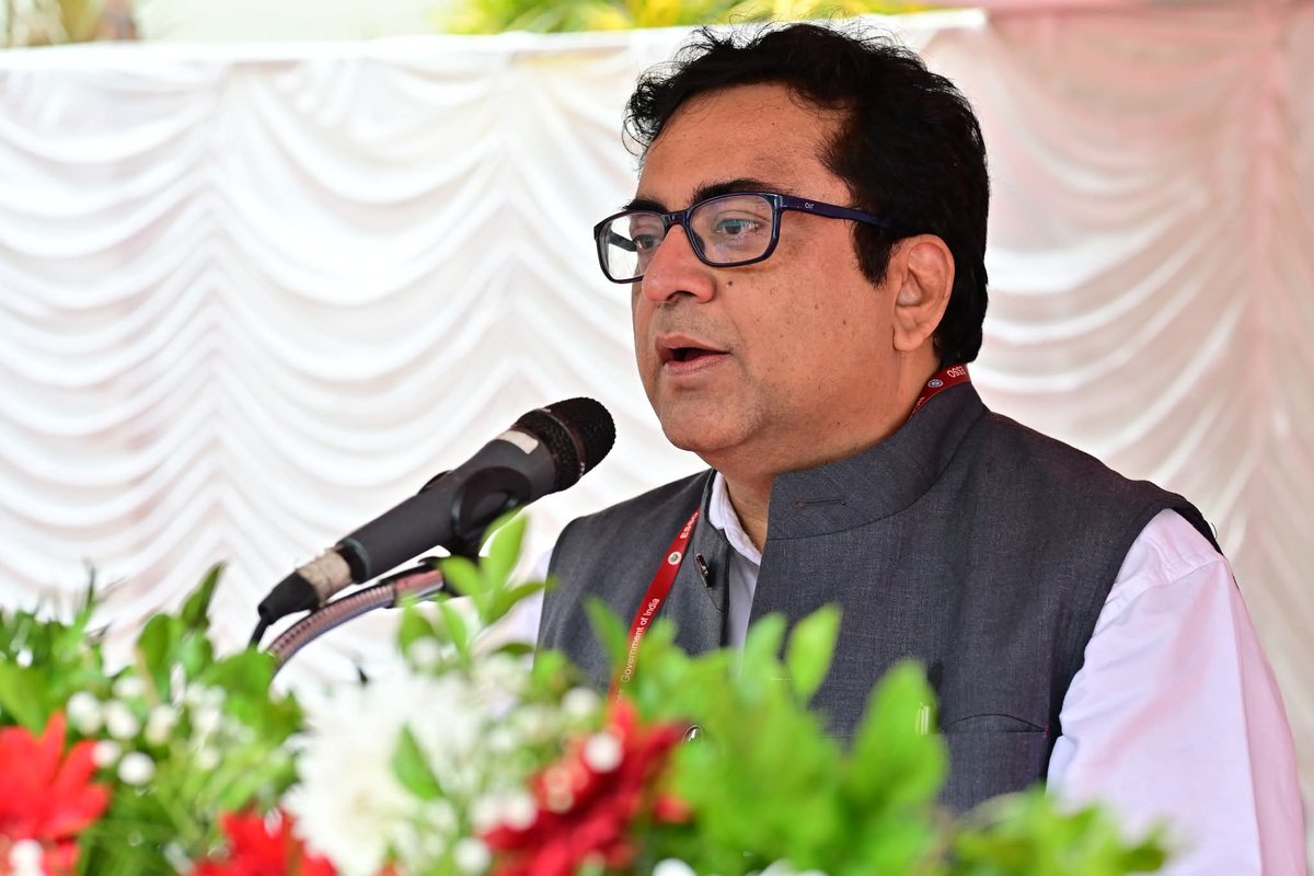 We are proud to announce that Prof. KN Singh, Deptt. of Chemistry and Prof. NVC Rao, Deptt. of Geology (on lien) have been awarded the prestigious J.C Bose Grant this year.
Congratulations to both on this well-deserved honour.