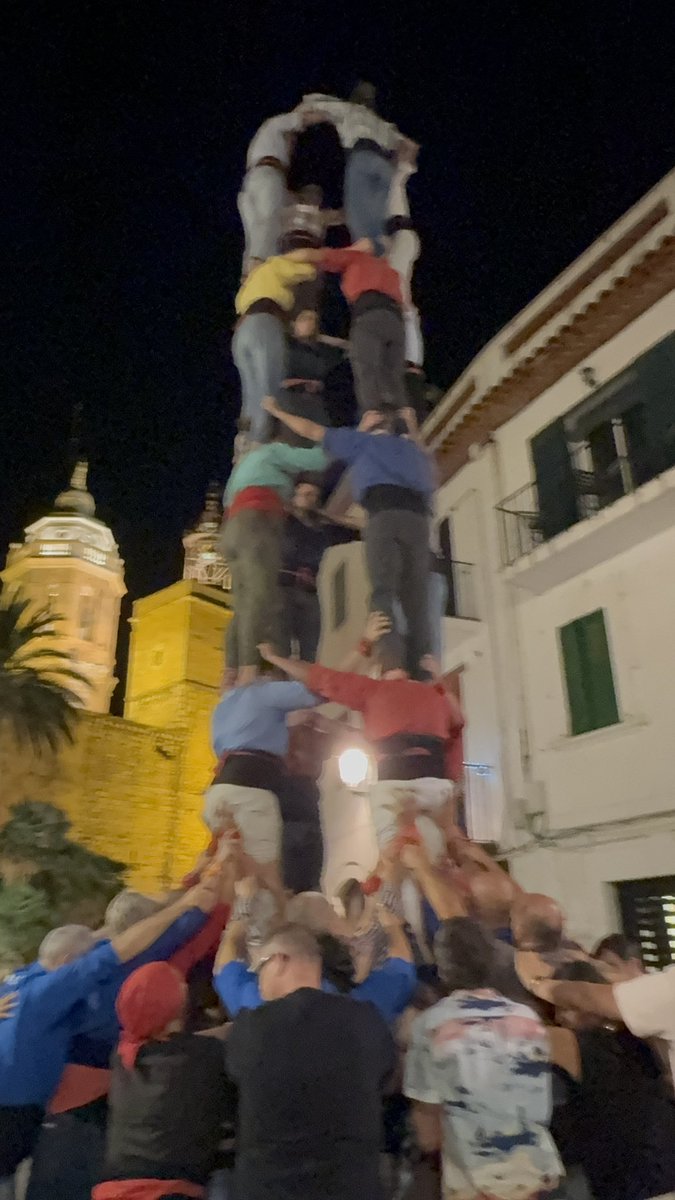 🟥 Quin assaig, ahir! Preparats per tornar a viure una diada memorable:
✅ 3de8 fins aixecador amb enxaneta a dosos
✅ 3de7 net
✅ 4de8 fins a dosos
✅ 4de7 net
✅ 5de7 fins aixecadors
✅ 5de6 net
✅ 7de6 net
✅ I peus del 3de8 i 4de8 fins a quints a plaça
💪 Demà, som-hi tothom!