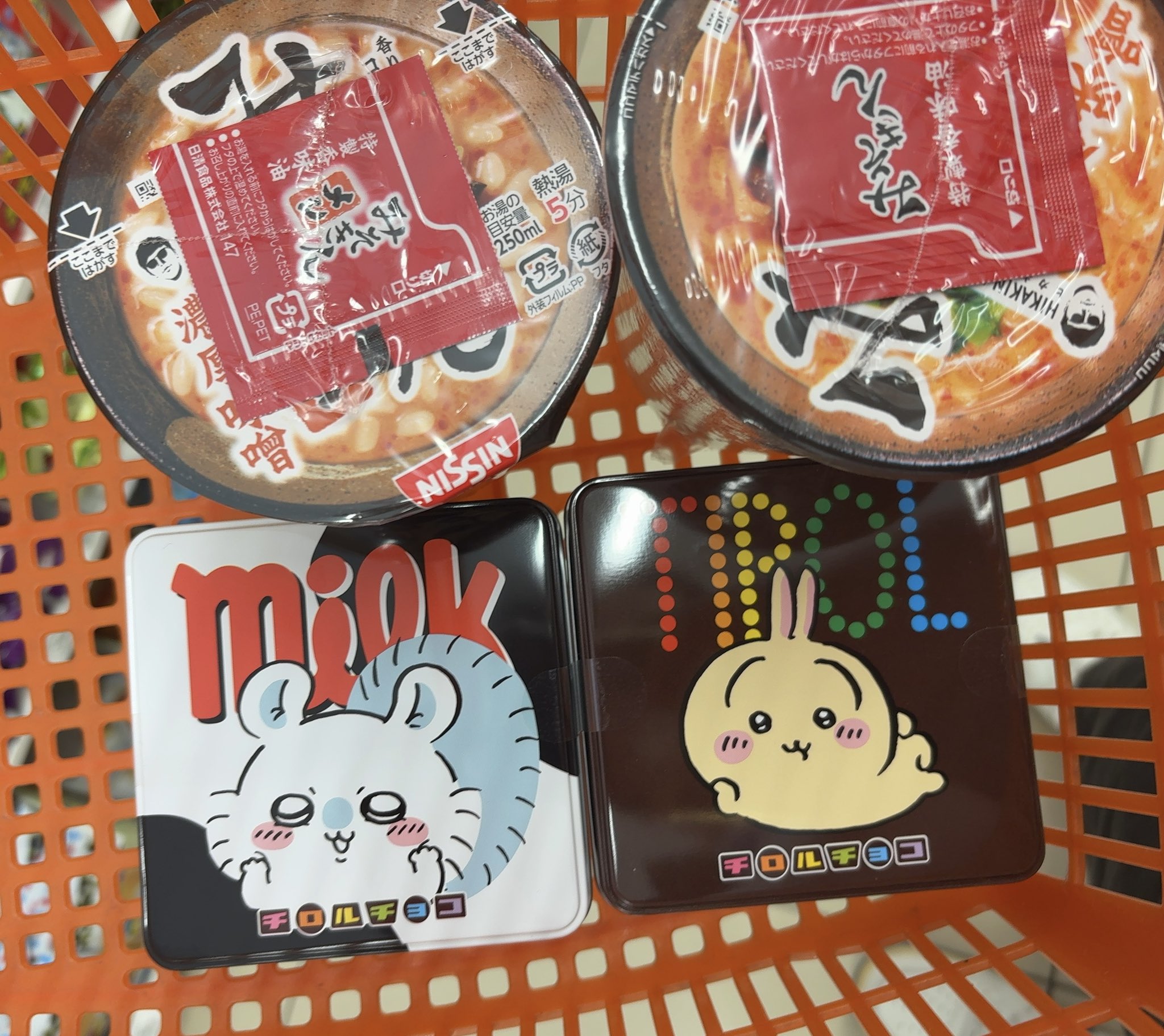 うさぎ缶→完売 おぱんちゅうさぎ スパンコール風かがやき缶バッジ｜タカラ