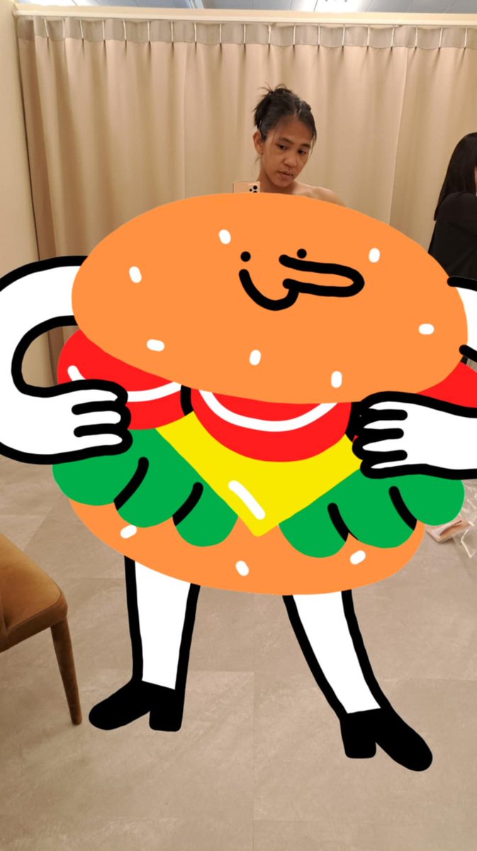 Wingles's tweet image. Me showing my wedding dress to 🐛  (yes, hamburger included).