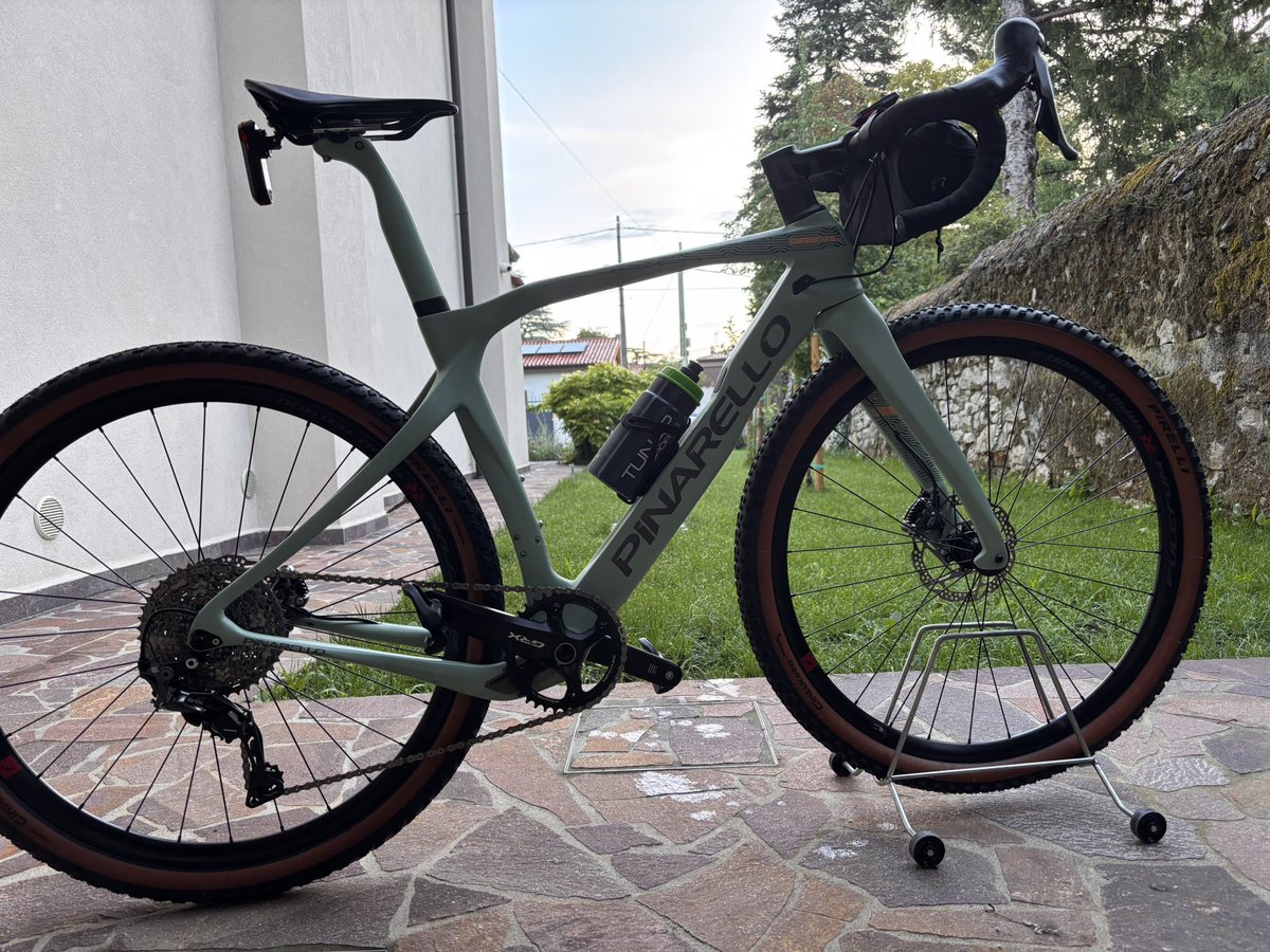 gicadamma's tweet photo. Dopo tanta pioggia il fango merita di essere assaporato
@Pinarello_com #grevil #workout https://t.co/fOXPYTFRGS