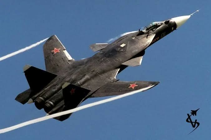 PLA_MilitaryUpd's tweet photo. A next generation 🇨🇳Chinese fighter jet concept with frontal sweep wings similar to the Su-47⚡️ https://t.co/ZwCWYK4hjq