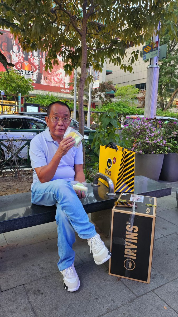 msaid_didu's tweet image. Mau mengintai Sahroni dan Reza Chalid di SG - gak mungkinlah ketemu - kita di jalan, mereka pasti di tempat elit hahaha