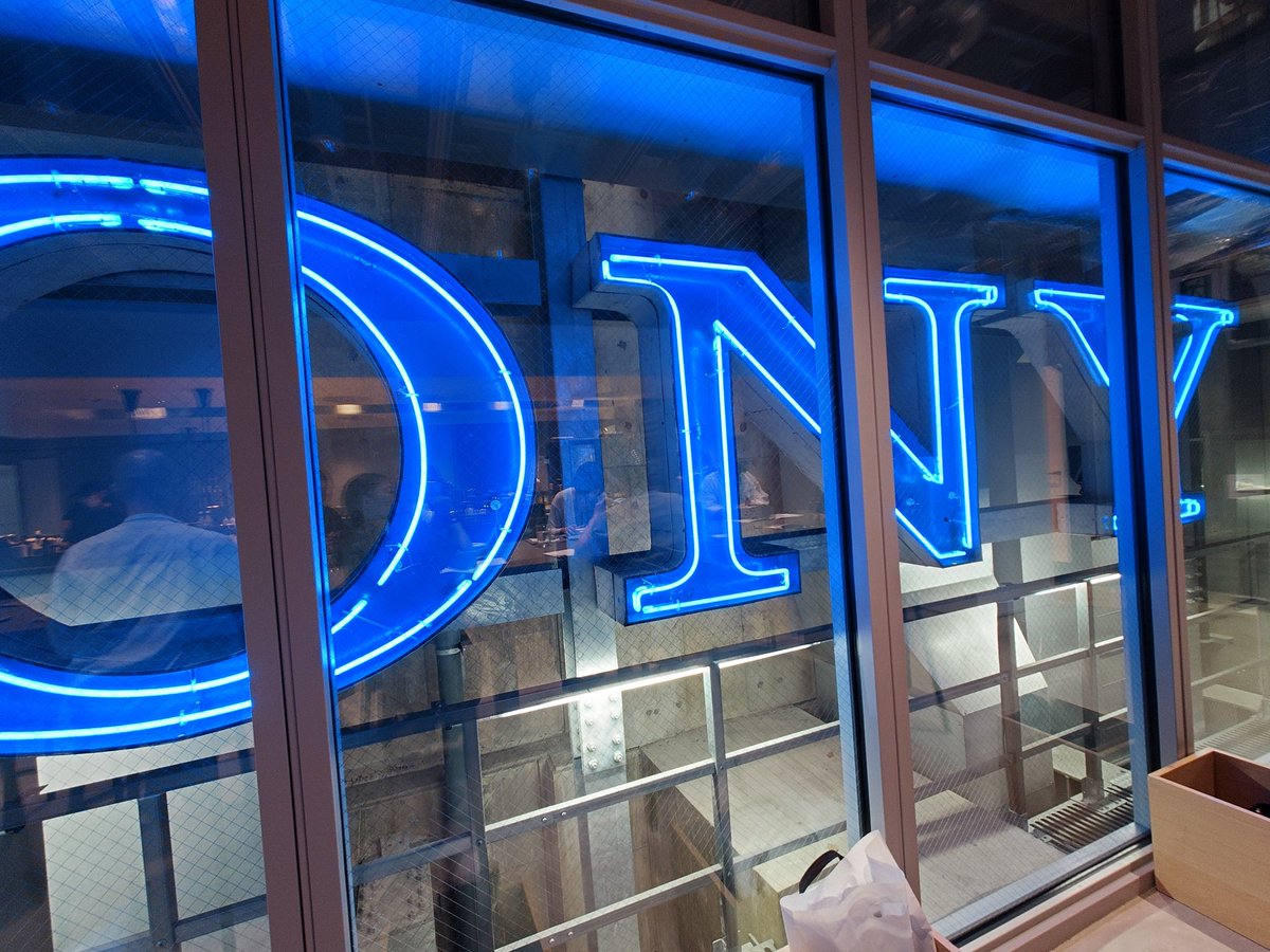 昨日、先生がお座りになられた席に案内してもらいました。
なんか、緊張。

からのSONY 入り切らない

#TMNETWORK2025IP