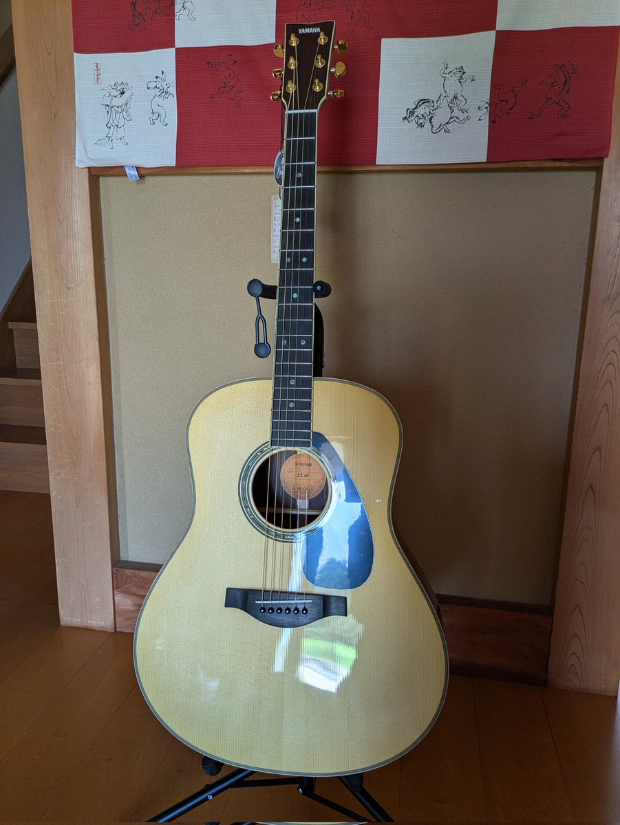 tetsuo_kappa's tweet photo. #YAMAHA
#ギター
#LL16
いま、店から取ってきた
やっぱ新品はえぇ😁😁😁 https://t.co/6cWH7v5XwR
