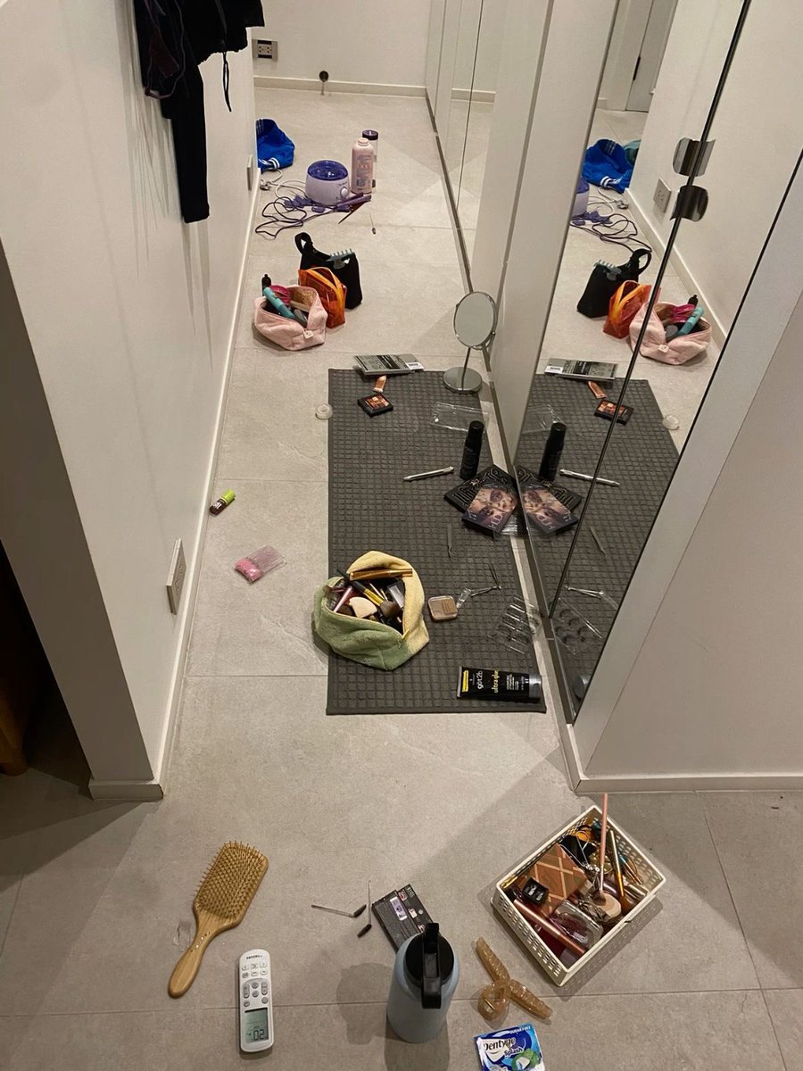 ㅤㅤㅤㅤ

#with_fleuver: #RATU 𝒋𝙪͟𝙨͟𝙩͟ 𝙨͟𝙝͟𝙖͟𝙧͟𝙚͟𝙙͟ 𝙖͟ 𝙣͟𝙚͟𝙬͟ 𝙥𝙤͟𝙨͟𝙩͟.ᐟ

Chaotic sleepover. 😭
By the way, happy belated birthday #LYRA! 
ㅤㅤㅤㅤㅤㅤㅤ