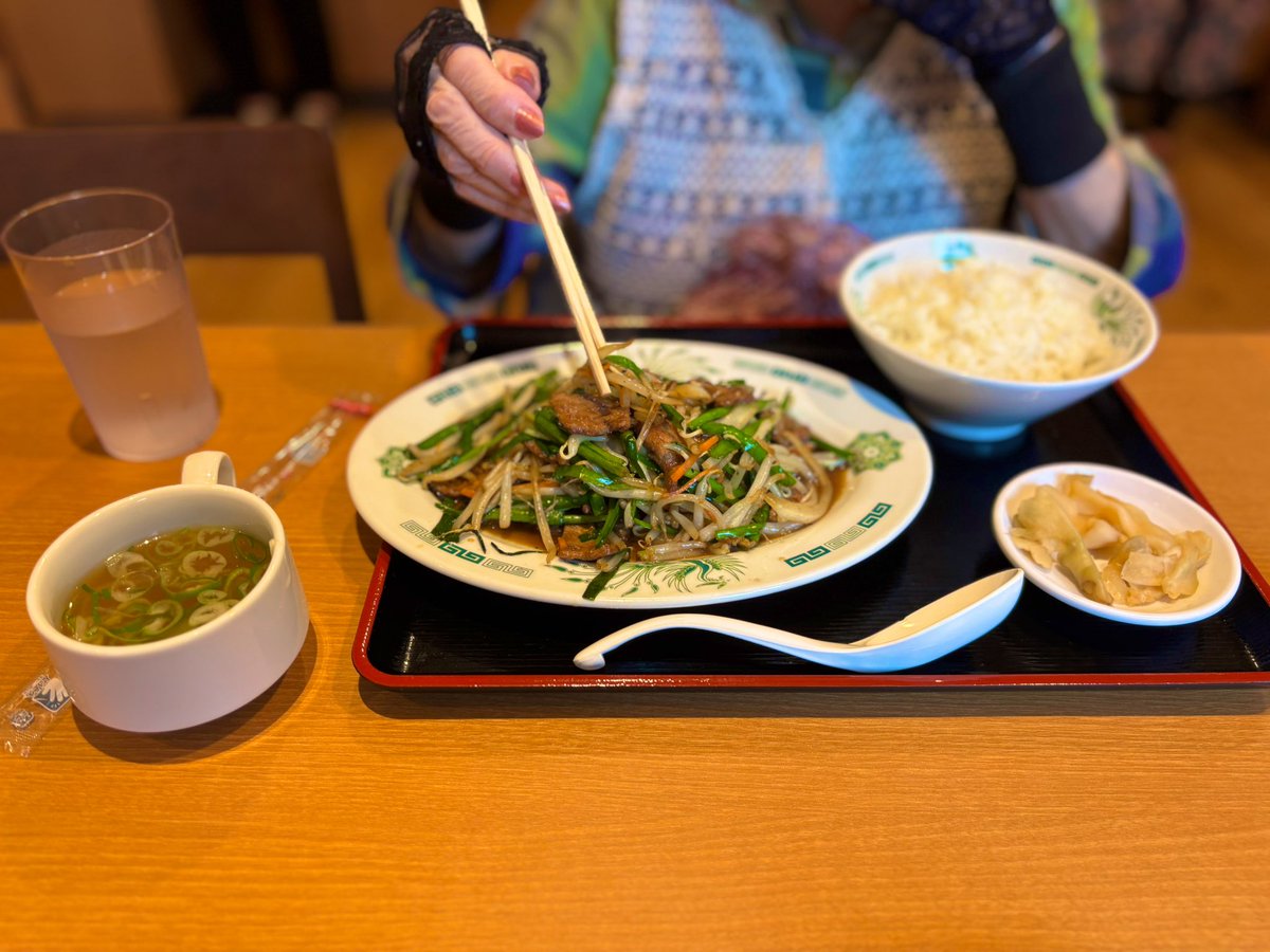 夏風邪疑い母(90)の受診帰り
ステーキ屋行ったら満席で
貧民の味方 日高屋へ
わしより食うてる…