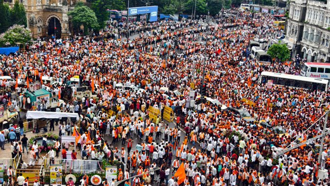 मुंबई स्वप्ननगरी आहे, आंदोलक मुंबई फिरत आहेत.
आपल्याला मुंबईत काय काम करता येईल याचा विचार करावा
जास्तीत जास्त मुलांनी मुंबईत यावं, स्वतःचं नशीब घडवावं.
जे शहर आज तुम्हाला उपाशी ठेवत आहे, त्यात तुम्ही स्वतःच्या लोकांना रोज़गार देण्याइतकं मोठं व्हा, हीच गजानाच्या चरणी प्रार्थना🙏