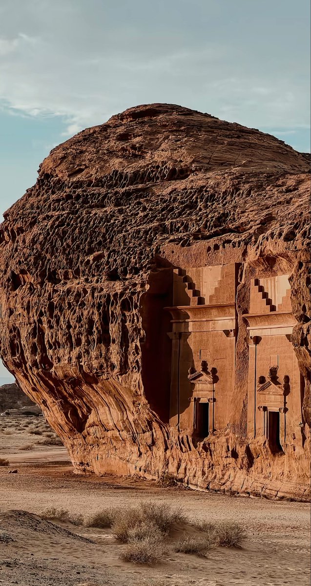 The impressive rocks of AlUla. 🏜️🍃🇸🇦