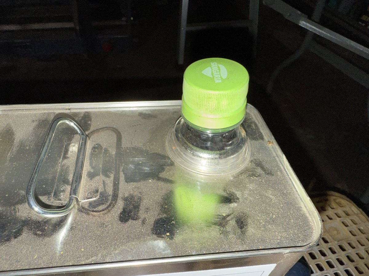 何処かでみたペットボトル改😆　そろそろ本塗りして、硬化して堆肥やらねば❗️