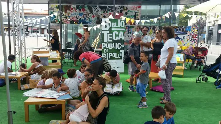 Taller de punts de llibres de Festa Major!
Vine a crear el teu punt de llibre de 
#FMRipollet.

📅Diumenge 31 d’agost, a les 11 h. i a les 18 h.
📍Espai del Petit Lector (Pl. de Pere Quart).